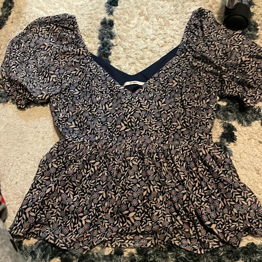 Floral flowy shirt